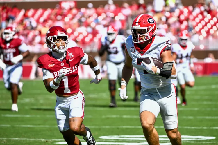 No. 2 Georgia flexes muscle in win over Arkansas